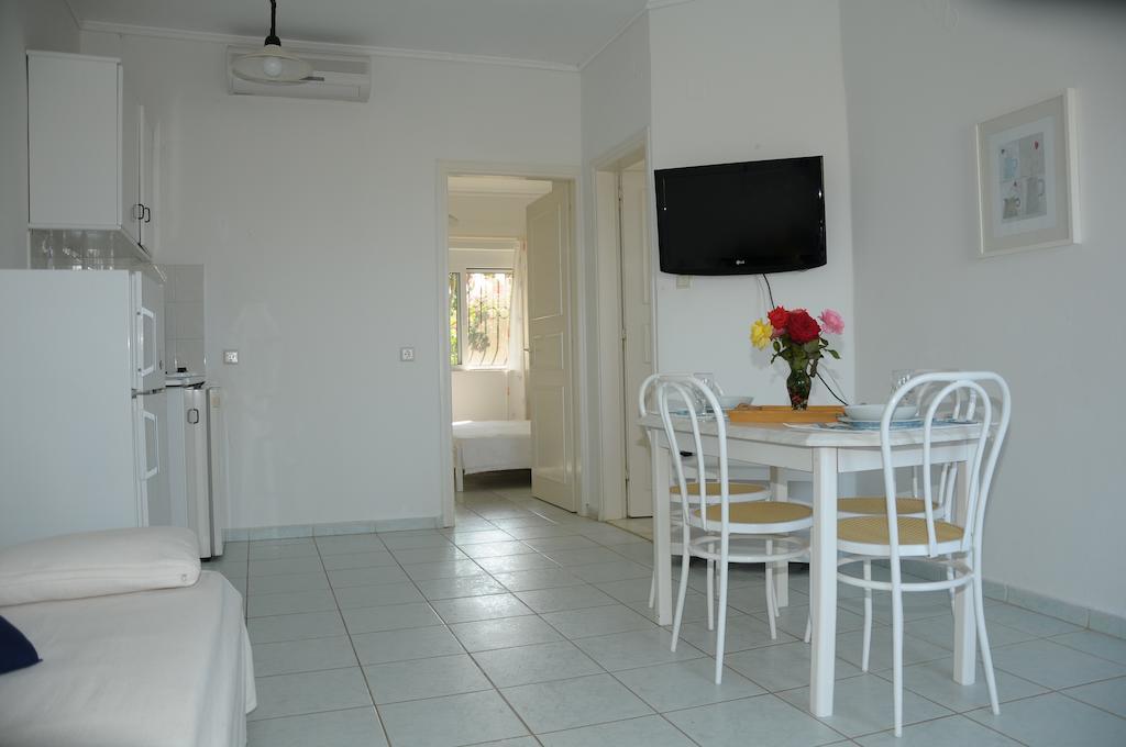Villa Fleria Seaside Studios & Apts Gerani  Room photo